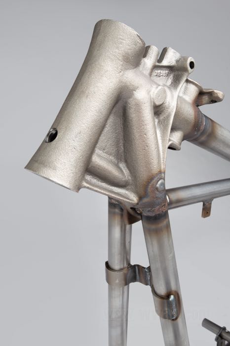 Telaio rigido »Straightleg« di VG Classic Frames & Parts; atto per Panhead tardi 1954-1957; acciaio / ghisa sferoidale, naturale; rake: 30 °; rimpiazza OEM HD 47003-54A; Paesi Bassi; peso lordo: 37 kg