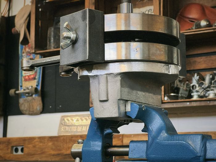 Assembly jig by Infernal Combustion; for Crankshaft; cast aluminum / steel; USA; gross weight: 4.12 kg