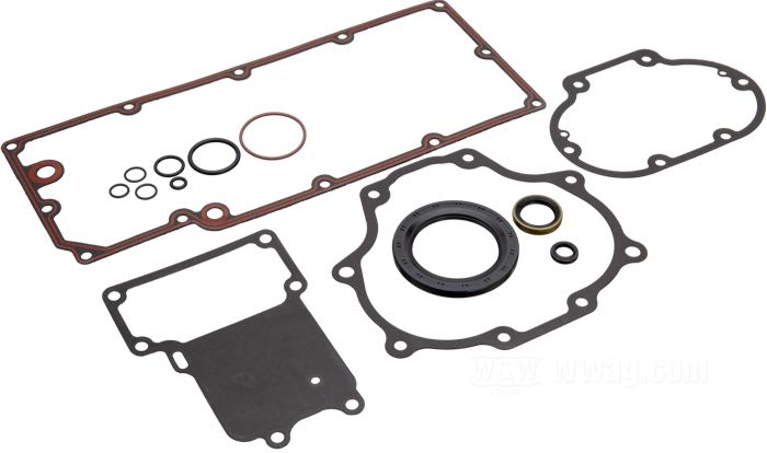 Pochette de joints de James Gaskets; pour Boîte de vitesses; adaptable à FLHRS 2007, FLHT et FLTR 2007–2009, FLHR, FLHRC, FLHTC(U) et FLHX 2007–2013, FLHTK et FLTRX 2010–2013, FLTRU 2011–2013; caoutchouc / acier; remplace OEM HD 36805-06, 35654-06, 34017-06 et 26077-99; poids brut: 262 g
