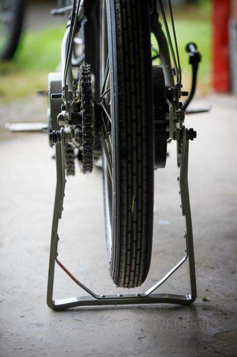Rear wheel stand by The Cyclery; fits models 1917-1923; steel, bare; replaces OEM HD 3051-17; gross weight: 2.1 kg