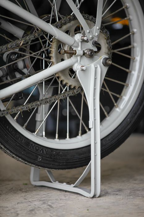Rear wheel stand by The Cyclery; fits models 1917-1923; steel, bare; replaces OEM HD 3051-17; gross weight: 2.1 kg