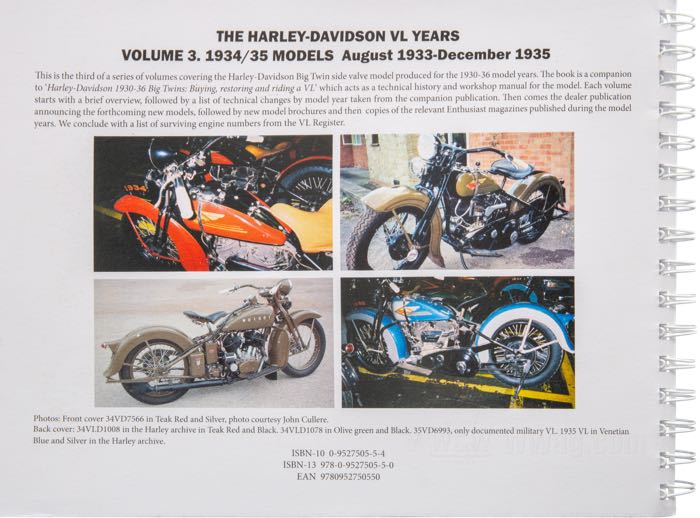 Libro »The Harley-Davidson VL Years 1930-1936«; carta; larghezza x altezza: 28 x 21 cm; di Steve Slocombe; spiralatura; a colori + bianco e nero; inglese; ISBN: 9780952750550; peso lordo: 1.33 kg