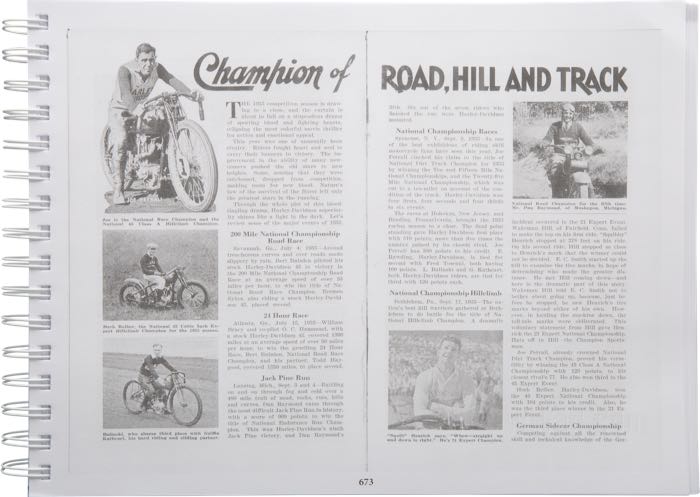 Libro »The Harley-Davidson VL Years 1930-1936«; carta; larghezza x altezza: 28 x 21 cm; di Steve Slocombe; spiralatura; a colori + bianco e nero; inglese; ISBN: 9780952750550; peso lordo: 1.33 kg