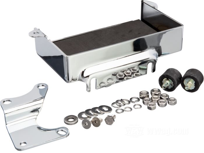 Base di batterie; atto per FX avv. elettrico 1971-1984; acciaio, cromato; larghezza x profondità: 175 x 100 mm; con tappetino in gomma, silent-block, staffe e tutto il necessario per il montaggio; rimpiazza OEM HD 66191-73T; peso lordo: 910 g