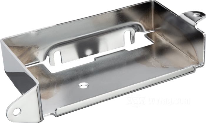 Base di batterie; atto per FX avv. elettrico 1971-1984; acciaio, cromato; larghezza x profondità: 175 x 100 mm; con tappetino in gomma, silent-block, staffe e tutto il necessario per il montaggio; rimpiazza OEM HD 66191-73T; peso lordo: 910 g