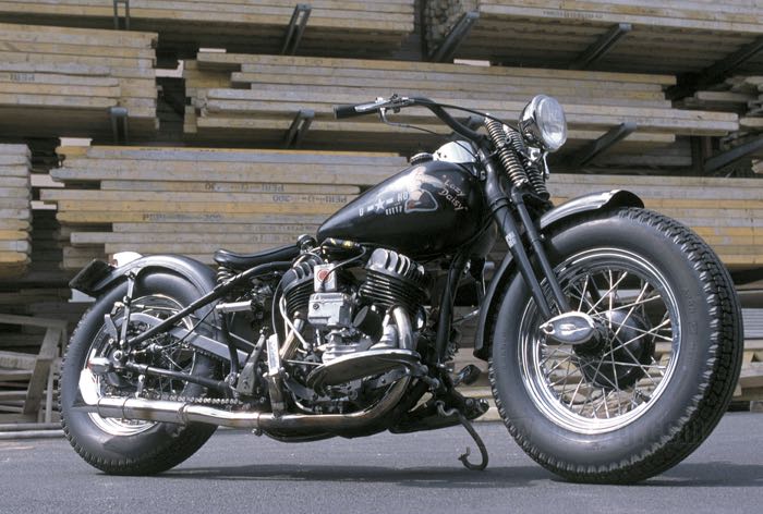 Buje delantero; apropiado para 45”/750 cc solo  1930-1952 (salvo WLC),  Servi-Car 1934-1940, modelos C 1930-1934 ; acero, negro, recubierto en epoxy, sin eje y todas las piezas interiores; Ø del eje: 3/8 ”; reemplaza OEM HD 3906-30 y 43599-30; peso bruto: 2.53 kg