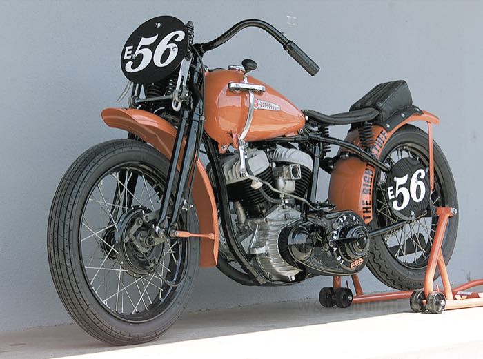 Buje delantero; apropiado para 45”/750 cc solo  1930-1952 (salvo WLC),  Servi-Car 1934-1940, modelos C 1930-1934 ; acero, negro, recubierto en epoxy, sin eje y todas las piezas interiores; Ø del eje: 3/8 ”; reemplaza OEM HD 3906-30 y 43599-30; peso bruto: 2.53 kg