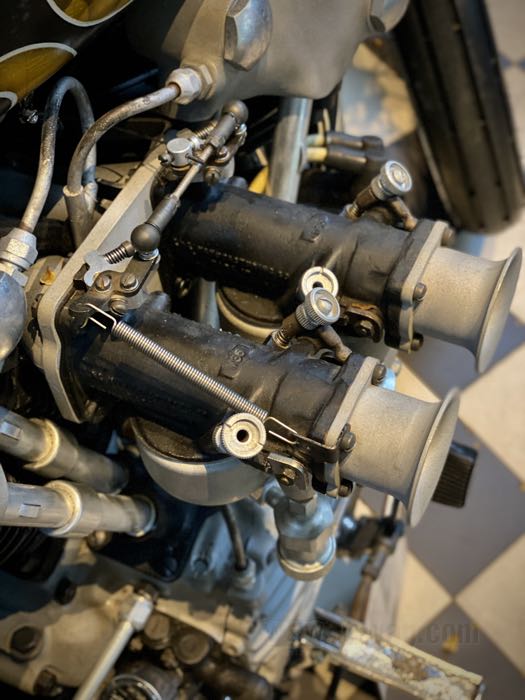 Manifold by Hammer Sycle; for two 4-bolt Linkert carbs; fits Knuckleheads 1940-1947; 85.5 mm center hole to center hole; cast aluminum, tumble polished, drilled, 5/16”; Japan; gross weight: 660 g