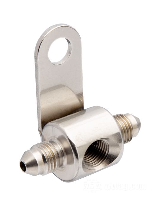 Adapter von Goodridge; für Bremslichtschalter / Bremsleitung; passend für Dyna 1991-2003, FXR 1987-1994; Edelstahl; Anschlussgewinde: 2 x JIC 37°-3 außen + 1 x 1/8”-27 NPTF innen; Bruttogewicht: 50 g