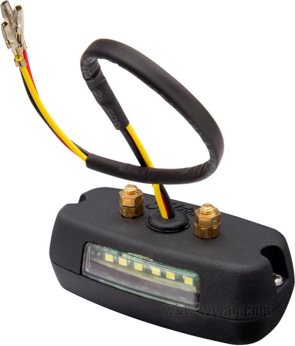 Feu arrière »Gort« de Motone; alu coulé, noir, finition époxy / vermiculé; L x H x P: 89.5 x 45 x 29.1 mm; type ampoule: LED; filetage: #10-32; 12 V; avec LED; avec feu de stop; avec cuvelage d'aluminium; avec éclairage de plaque; surface de montage: platte; avec quatre écrous; homologué E4; poids brut: 148.6 g