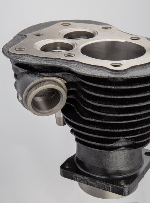Cylindre; adaptable à Flathead 750cc/45 cui.; arrière; fonte, noir; longueur: 149 mm; alésage nominal: 2-3/4 ”; remplace OEM HD 16461-40; poids brut: 6.77 kg