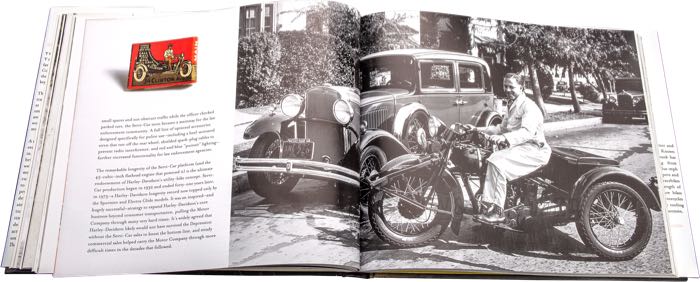 Libro »The Harley-Davidson Story - Tales from the Archives«; ancho x alto: 285 x 240 mm; de Aaron Frank; tapa dura; color; 224 páginas; inglés; ISBN: 9780760360712; peso bruto: 1.4 kg