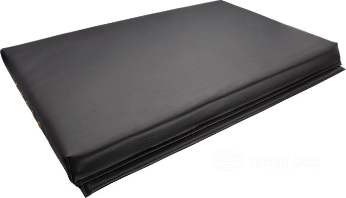 Cuscino di The Cyclery; atto per Servi-Car 1942-1967; vinile, nero; L x L x A: 600 x 850 x 60 mm; con bande montaggio magnetiche; rimpiazza OEM HD 84945-32; U.S.A.; peso lordo: 3.8 kg