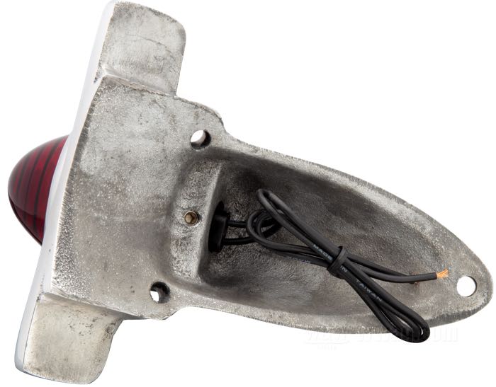 Taillight »Crocker 1936-40« by Crocker; cast aluminum, polished; bulb type: P21/5W; 12 V; with 12 V bulb; with stop light; without license illumination; with license bracket; USA; gross weight: 650 g