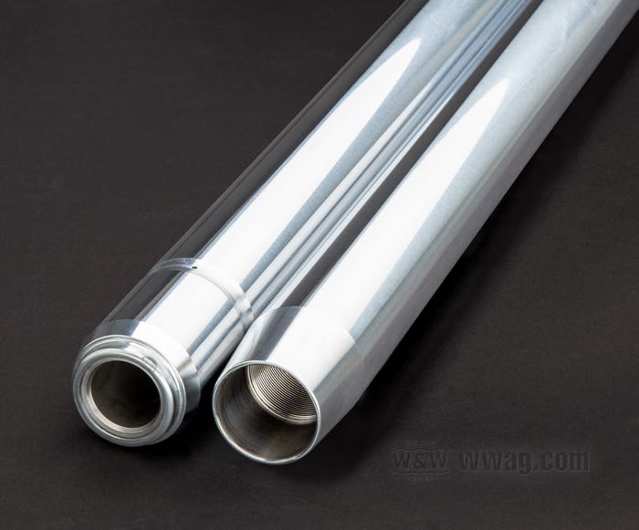 Tubos de horquilla; apropiado para XLH/XLCH 1975-1983, XLS/XLX 1983, XLCR 1977, FX 1976-1983; acero, cromo duro; largo: 592 mm; Ø 35 mm; sobra/acortamiento: la mayoría de las Sportster: ±0 ” / modelos FX: -2 ” ”; reemplaza OEM HD 45407-75; peso bruto: 4.69 kg