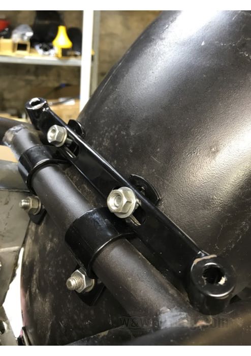 Soporte de resorte; para sillín Solo; apropiado para Big Twin 4 velocidades; chasis rígidos; acero, cromado, distancia entre los resortes = 197 mm; peso bruto: 200 g
