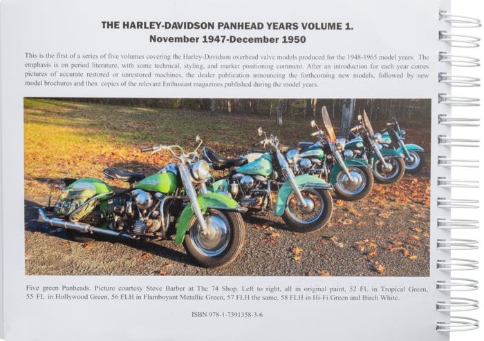 Buch »The Harley-Davidson Panhead Years Vol. 1 - November 1947-December 1950«; Papier; Breite x Höhe: 28 x 21 cm; von Steve Slocombe; Spiralbindung; farbig und schwarz-weiß; 531 Seiten; englisch; ISBN: 9781739135836; Bruttogewicht: 1.48 kg