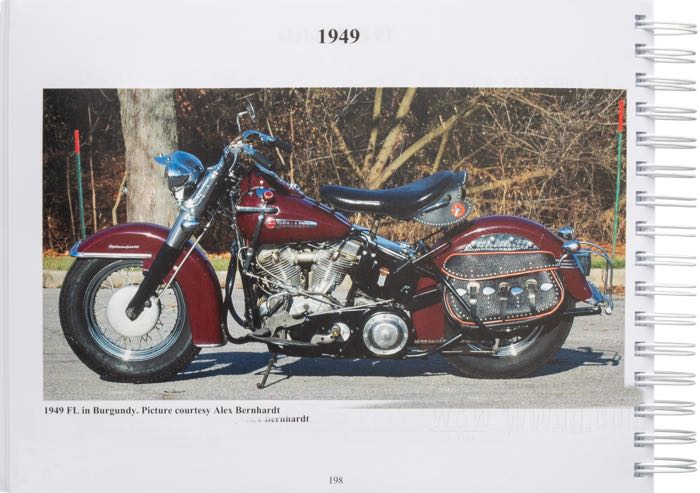 Buch »The Harley-Davidson Panhead Years Vol. 1 - November 1947-December 1950«; Papier; Breite x Höhe: 28 x 21 cm; von Steve Slocombe; Spiralbindung; farbig und schwarz-weiß; 531 Seiten; englisch; ISBN: 9781739135836; Bruttogewicht: 1.48 kg