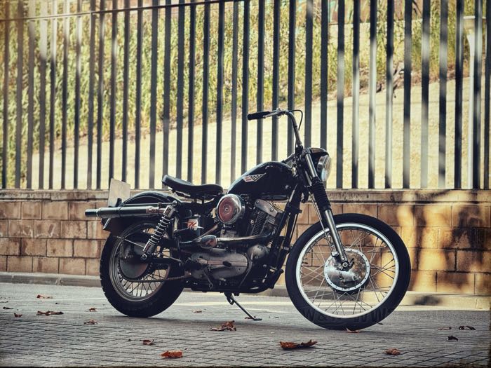 Drum brake »Hamburger« by IronheadChina; fits XL 1964-1972, FX 1971-1972; matching axle Ø: 17 mm; cast aluminum, polished, number of spoke holes: 40; width: 111 mm; position: front; ID x OD: 202 x 248 mm; with brake shoes, brake cam, springs, pivot stud; replaces OEM HD 43600-64, and 44148-64; China; gross weight: 5.31 kg
