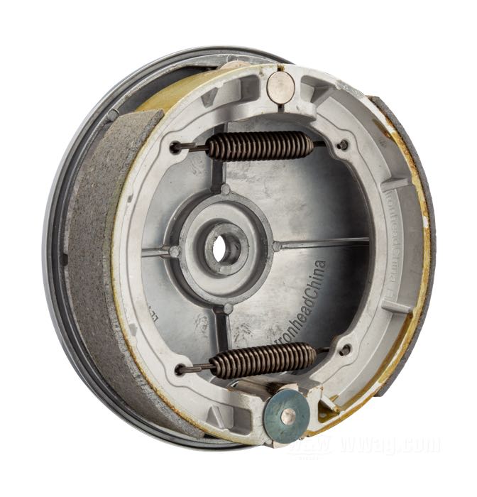 Drum brake »Hamburger« by IronheadChina; fits XL 1964-1972, FX 1971-1972; matching axle Ø: 17 mm; cast aluminum, polished, number of spoke holes: 40; width: 111 mm; position: front; ID x OD: 202 x 248 mm; with brake shoes, brake cam, springs, pivot stud; replaces OEM HD 43600-64, and 44148-64; China; gross weight: 5.31 kg