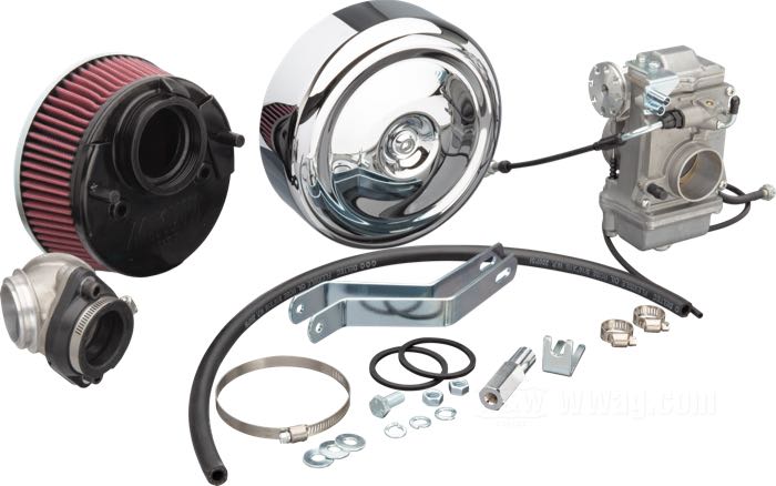 Carburatore a valvola »HSR42« di Mikuni; atto per Shovelhead 1966-1984; alluminio fuso / acciaio; con collettore, fascette e filtro aria con coperchio cromato; AVVERTENZA: usa cavi apertura/chiusura di 1990→; peso lordo: 2.88 kg