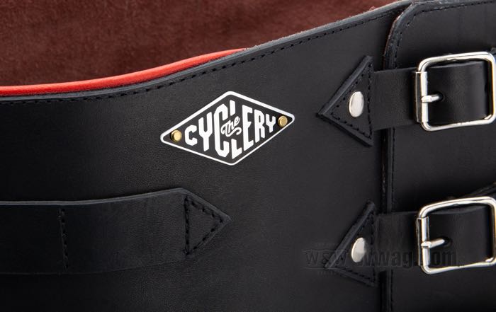Nierengurt »Iron Wing« von The Cyclery; Leder, schwarz, mit roten Kedern; Breite: 22.5 cm; Länge: 105 cm; Schweden; Bruttogewicht: 1.33 kg