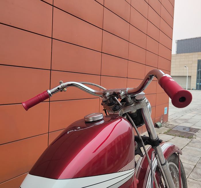 Manillar »Speedster« de IronheadChina; apropiado para XLH,XLCH 1968-1969; con Puños aceleradores Quickturn; reemplaza OEM HD 56087-68, 56089-69, 56220-58, 56378-65, 56278-10, 56216-53, 56288-53, 56503-65 y 9260; China; peso bruto: 2.1 kg