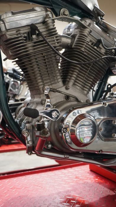 Fußschalthebel »EZ« von Junior's Hand Made; passend für Big Twin 1936-1969; Edelstahl, poliert; mit Schalthebelpedal; USA; Bruttogewicht: 883 g