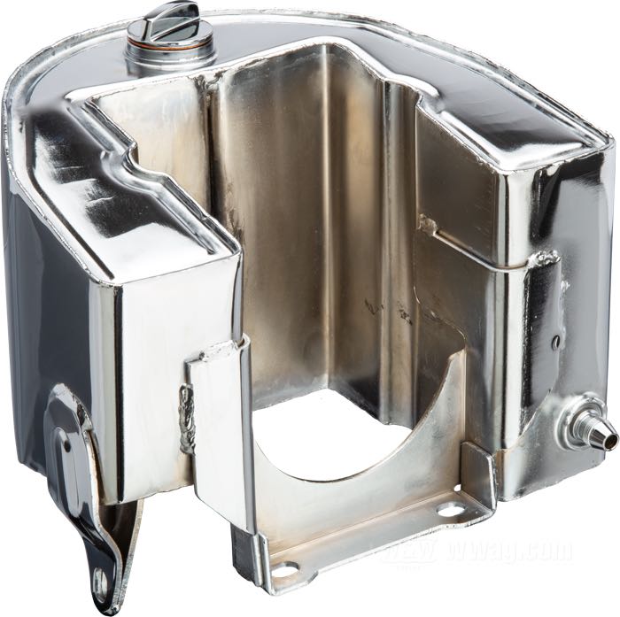 Öltank »Horseshoe«; passend für Big Twin 1940-1957; Stahlblech, verchromt; Volumen: 3.8 l; Ablassschraube: 5/8”-18 UNF; Einfüllstutzen: 1-1/4”-20; Anschlussgewinde: 9/16“-24; mit Öleinfüll- und Ablassschraube; ersetzt OEM HD 62504-38; Taiwan; Bruttogewicht: 3.27 kg