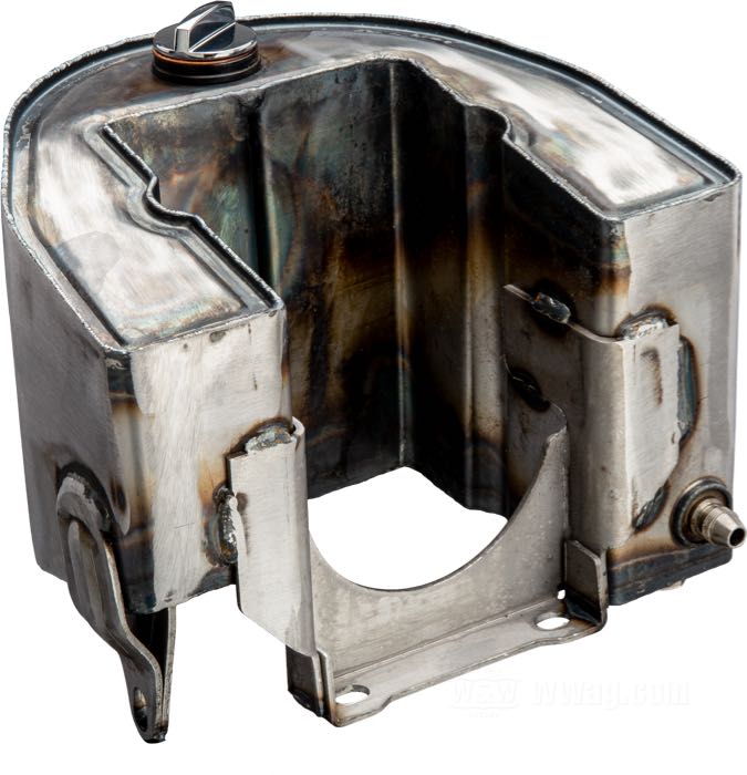 Bac à huile »Horseshoe«; adaptable à Big Twin 1940-1957; tôle d'acier, naturel; volume: 3.8 l; vis de vidange: 5/8”-18 UNF; bouchon remplissage: 1-1/4”-20; Filetage de connexion: 9/16“-24; avec leur vis de remplissage et de vidange; remplace OEM HD 62504-38; Taïwan; poids brut: 3.27 kg