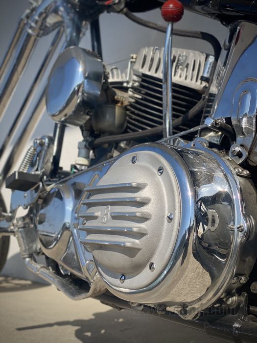 Coperchio frizione »BigFin« di Bates; atto per Big Twin 1936-1964; alluminio fuso, come colato / lucidato; Spagna; peso lordo: 738 g