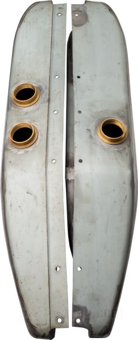 Benzin- und Öltanks »Racing«; passend für IOE Modelle 1916-1921; Stahlblech; Volumen: 8 l; erforderliche(r) Tankdeckel: Schraubgewinde 1.5”-24; erforderlicher Benzinhahn: 1/8” NPT; Bruttogewicht: 13.5 kg
