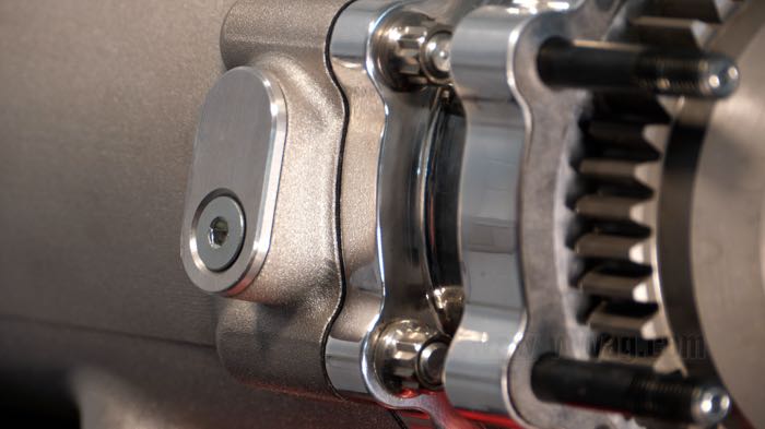 Tappo di Cannonball; per Scatola trasmisione; atto per Big Twin 5 marce, Sportster 1996-2020, Buell 1996-2001; alluminio billet, finitura a macchina; filettatura: 1/4”-20; con Vite a testa svasata a brugola; peso lordo: 15 g