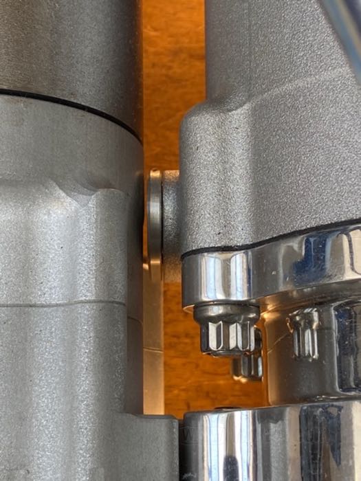 Tappo di Cannonball; per Scatola trasmisione; atto per Big Twin 5 marce, Sportster 1996-2020, Buell 1996-2001; alluminio billet, finitura a macchina; filettatura: 1/4”-20; con Vite a testa svasata a brugola; peso lordo: 15 g