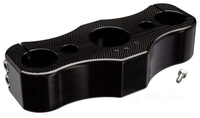Piastra forcella »Top Tee Inline« di Nacell; per Forcella Springer; atto per 1936-early 1946 Big Twin, 1940-1957 45 cui/750cc; alluminio billet, nero, anodizzato, distanzia fori per risers: 70 mm; Giappone; peso lordo: 400 g