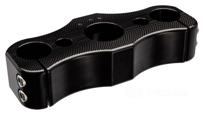 Piastra forcella »Top Tee Inline« di Nacell; per Forcella Springer; atto per 1936-early 1946 Big Twin, 1940-1957 45 cui/750cc; alluminio billet, nero, anodizzato, distanzia fori per risers: 70 mm; Giappone; peso lordo: 400 g