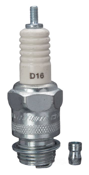 Candela di Champion; atto per modelli IOE 1927-1929, monocilindriche 1926-1934, Flathead 1929-1955 (ecc. modelli K) e Knucklehead; acciaio / ceramica; filettatura: M18 x 1.5; lunghezza filetto: 1/2 ”; chiave: 7/8 ”; filetto raccordo: M4; codice del fabbricante: D16; rimpiazza OEM HD 32304-09 e 37-09B; peso lordo: 80 g