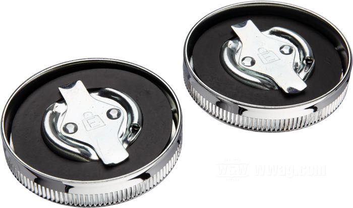 Tappo di serbatoio ; atto per modelli 1955-1972; impresso Eaton ; acciaio, cromato, alto bordo 13 mm, bordatura 6 mm, con nervatura superiore; Ø 65 mm; con deaerazione; con guarnizione in gomma; rimpiazza OEM HD 61103-36; peso lordo: 213 g