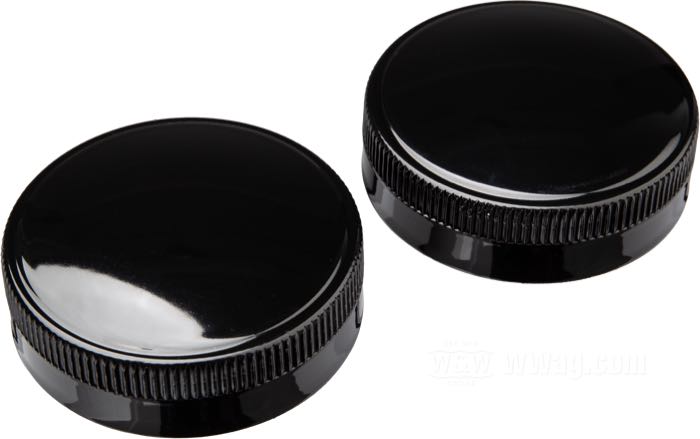 Tappo di serbatoio  »Eaton«; atto per modelli fine 1941-1954; acciaio, nero, verniciato, alto bordo 18 mm, bordatura 8 mm, con nervatura superiore; Ø 65.5 mm; con deaerazione; con guarnizione in gomma; rimpiazza OEM HD 61103-36; peso lordo: 224 g