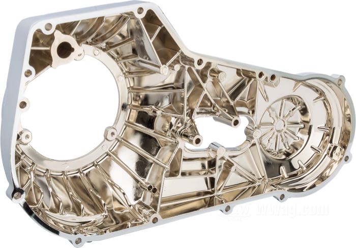 Coperchio primaria esterno; atto per Softail e Dyna 1995-1998; alluminio fuso, cromato; rimpiazza OEM HD 60543-95 e 60592-95A; peso lordo: 3.9 kg