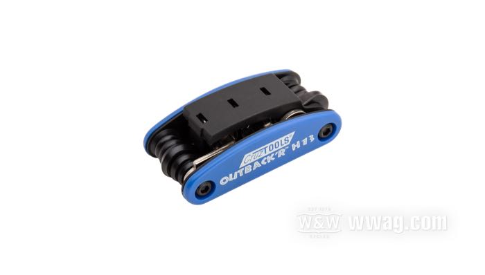 Multitool »Outback'r H13« by CruzTools; chrome-vanadium steel; SAE; with Hex keys: 5/32“, 3/16“, 1/4“ – Torx: T25, T27 – Screwdriver: 5x0.8, PH2 –  1/4” socket drive – sockets: 3/8“, 7/16“, 1/2“ – box: 10mm – open end: 9/16” - spoke wrench: 6mm; gross weight: 310 g