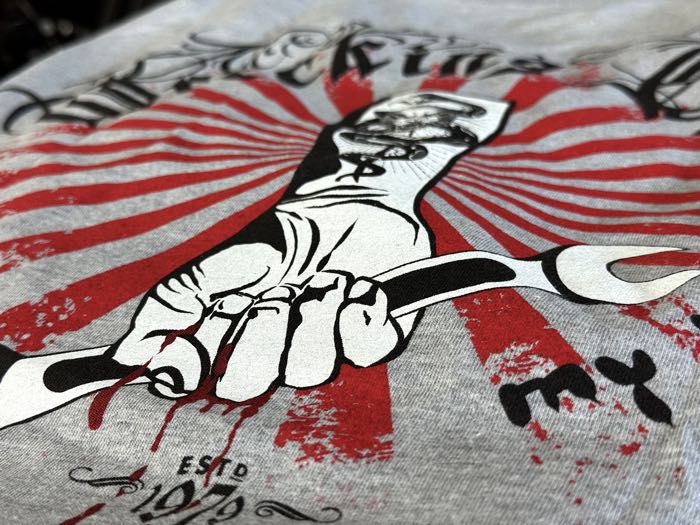 T-Shirt »Trash Polka« von Wrecking Crew; Baumwolle 200 g/m², grau, 3-Farb-Druck hinten; Größe: S; Bruttogewicht: 240 g