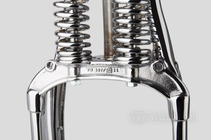 Horquilla Springer »I-Beam inline« de Cannonball; apropiado para 4-speed Big Twins 1937-1986; rosca interior de la pipa de dirección: 3/4”-14 UNS, rosca exterior de la pipa de dirección: 1”-24 UNS; acero, cromado, resortes cromados; largo: 19.6”; rake: 0 °; sobra/acortamiento: original; peso bruto: 19.76 kg