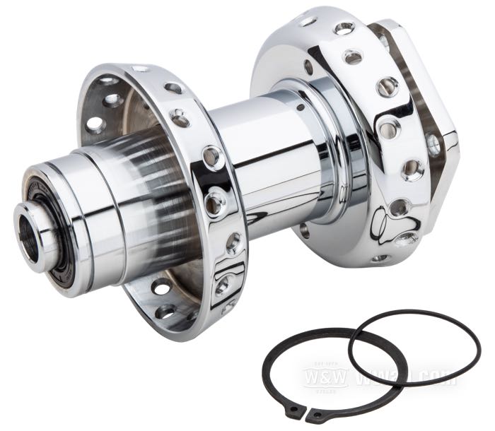 Moyeu avant »large«; adaptable à Softail FLSTC, FLSTN, FLSTS, FLSTF 1986-1999; acier, chromé; Ø collier centrage: 50 mm; flanc unique, trous de 5/16”; Ø de l'axe: 3/4 ”; position: avant; avec toutes les pièces internes; remplace OEM HD 43053-86; poids brut: 3.29 kg