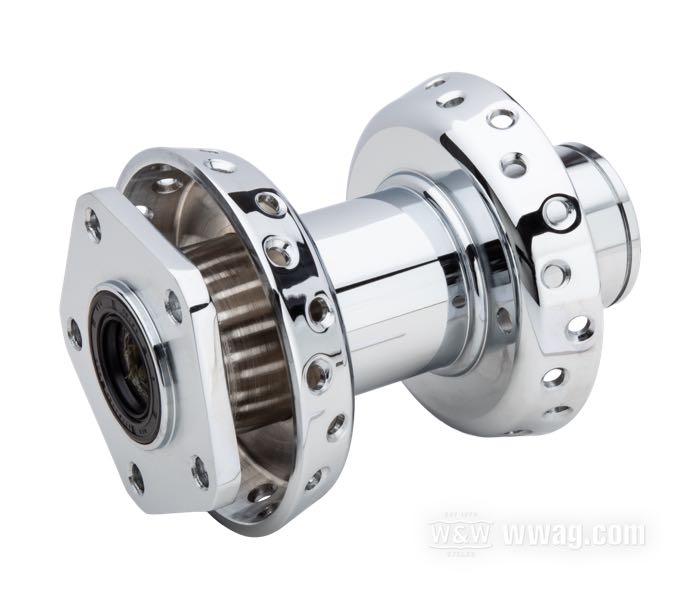 Moyeu avant »large«; adaptable à Softail FLSTC, FLSTN, FLSTS, FLSTF 1986-1999; acier, chromé; Ø collier centrage: 50 mm; flanc unique, trous de 5/16”; Ø de l'axe: 3/4 ”; position: avant; avec toutes les pièces internes; remplace OEM HD 43053-86; poids brut: 3.29 kg