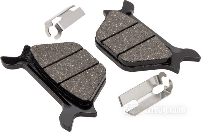 Bremsbeläge von TRW; passend für Sportster late 1987-1999, FXR late 1987-1994, Softail late 1987-1999, Dyna 1991-1999; Stahl / Reibmaterial; Montageposition: hinten; ersetzt OEM HD 44209-87 und 44213-87; Bruttogewicht: 450 g