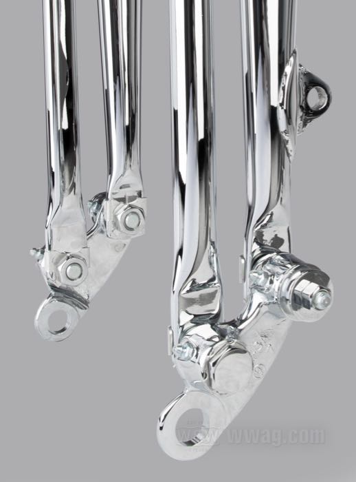 Horquilla Springer »Classic inline« de The Cyclery; apropiado para Big Twin 1937-early 1946; rosca interior de la pipa de dirección: 3/4”-14 UNS, rosca exterior de la pipa de dirección: 1”-24 UNS; acero, cromado, resortes cromados; largo: 19”; rake: 0 °; sobra/acortamiento: original