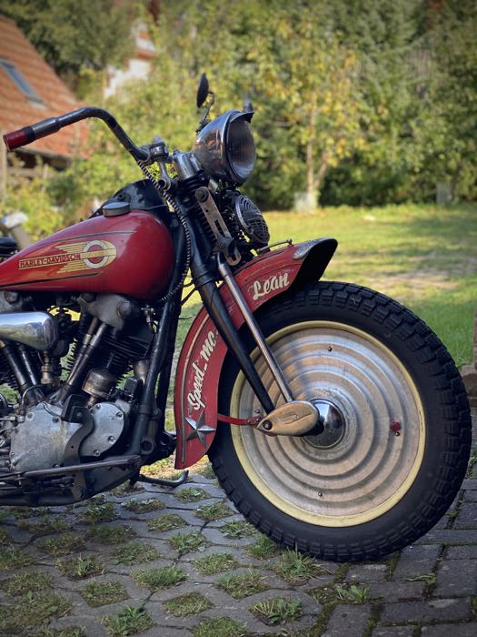 Springer Gabel »Concours« von The Cyclery; passend für Big Twins 1937; Innengewinde Steuerkopf: 3/4”-14 UNS, Außengewinde Steuerkopf: 1”-24 UNS; Stahl, blank / parkerisiert, parkerisierte federn; Länge: 19”; Rake: 0 °; mit Zentrierring; Polen; Bruttogewicht: 20 kg