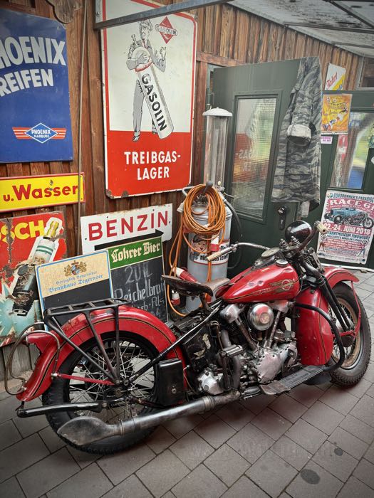 Springer Gabel »Concours« von The Cyclery; passend für Big Twins 1938; Innengewinde Steuerkopf: 3/4”-14 UNS, Außengewinde Steuerkopf: 1”-24 UNS; Stahl, blank / parkerisiert, parkerisierte federn; Länge: 19”; Rake: 0 °; mit Zentrierring; Polen