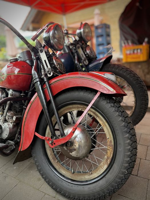 Springer Gabel »Concours« von The Cyclery; passend für Big Twins 1938; Innengewinde Steuerkopf: 3/4”-14 UNS, Außengewinde Steuerkopf: 1”-24 UNS; Stahl, blank / parkerisiert, parkerisierte federn; Länge: 19”; Rake: 0 °; mit Zentrierring; Polen
